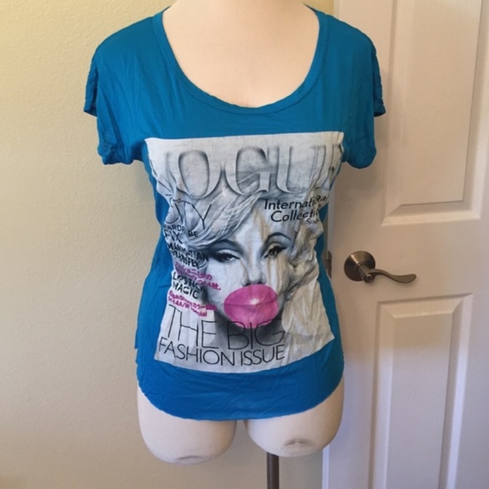 T-Shirt with back cut-outs